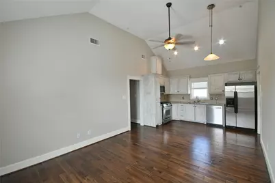 536 Columbia #A, Houston, TX 77007 - Photo 2
