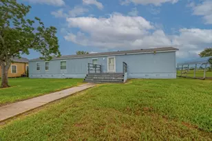 958 Wightman St, Matagorda, TX 77414 - Photo 2