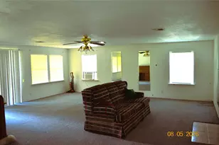 242 Lamenda Ave, Livingston, TX 77351 - Photo 4