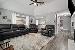 502 Magnolia Cir, League City, TX 77573 - Photo 4