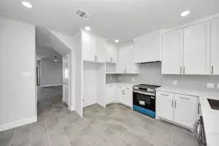 1110 E Main St, La Porte, TX 77571 - Photo 18