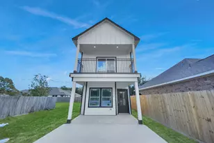 1110 E Main St, La Porte, TX 77571 - Photo 2