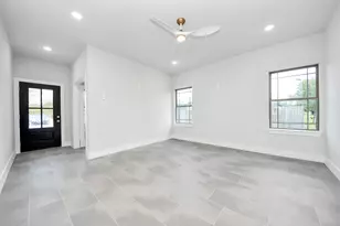 1110 E Main St, La Porte, TX 77571 - Photo 6