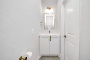 1110 E Main St, La Porte, TX 77571 - Photo 10