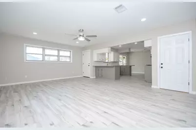 1202 Dwinnell Street, Baytown, TX 77520 - Photo 8