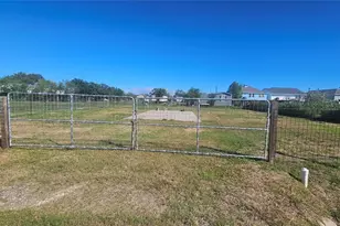 303 15th St, Dickinson, TX 77539 - Photo 1