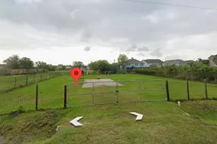 303 15th St, Dickinson, TX 77539 - Photo 6