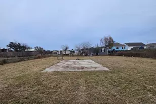 303 15th St, Dickinson, TX 77539 - Photo 4