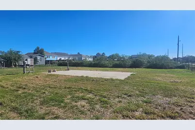 303 15th Street, Dickinson, TX 77539 - Photo 2