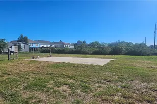 303 15th St, Dickinson, TX 77539 - Photo 2