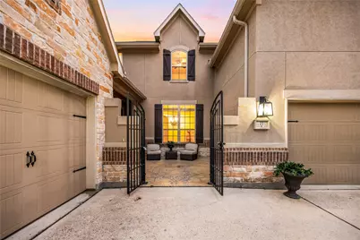 27 Tioga Place, The Woodlands, TX 77375 - Photo 4