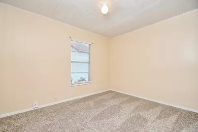 225 17th Ave N, Texas City, TX 77590 - Photo 8