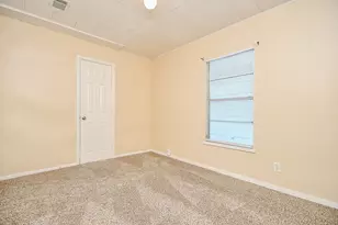 225 17th Ave N, Texas City, TX 77590 - Photo 2