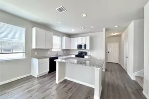 303 Black Bear Dr, Huntsville, TX 77320 - Photo 6