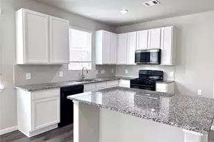 303 Black Bear Dr, Huntsville, TX 77320 - Photo 4