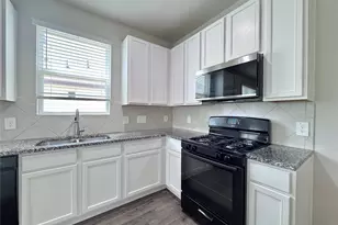 303 Black Bear Dr, Huntsville, TX 77320 - Photo 8
