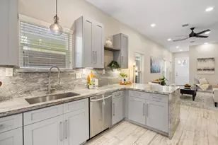 317 E 35th St, Houston, TX 77018 - Photo 10