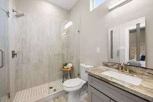 317 E 35th St, Houston, TX 77018 - Photo 16