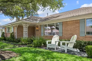 6735 Lindyann Ln, Houston, TX 77008 - Photo 2