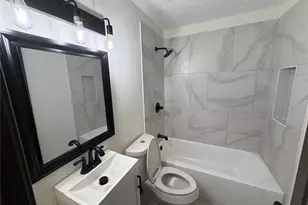 3915 Heatherbrook Dr, Houston, TX 77045 - Photo 12