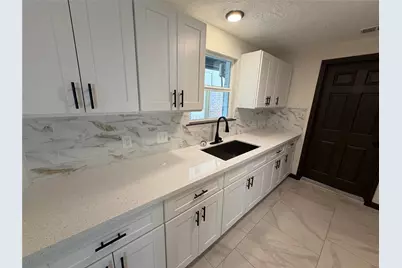 3915 Heatherbrook Drive, Houston, TX 77045 - Photo 4