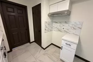 3915 Heatherbrook Dr, Houston, TX 77045 - Photo 6