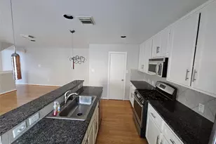 1271 W 17th St, Houston, TX 77008 - Photo 8