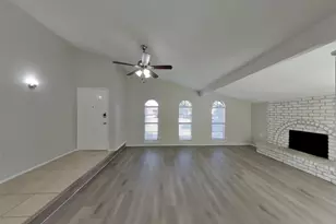 5655 Hardwood Forest Dr, Houston, TX 77088 - Photo 2