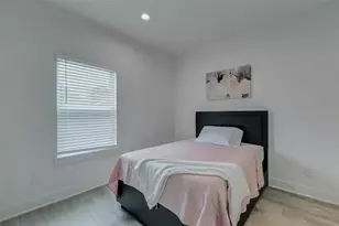 5727 Elysium St, Houston, TX 77091 - Photo 14