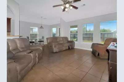 882 Driftwood Lane, La Marque, TX 77568 - Photo 4