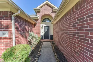 13203 Yaupon Holly Ln, Houston, TX 77044 - Photo 2
