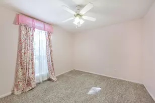 13203 Yaupon Holly Ln, Houston, TX 77044 - Photo 32