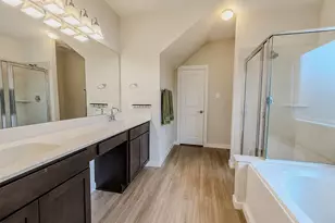 323 Bennett St, Angleton, TX 77515 - Photo 12