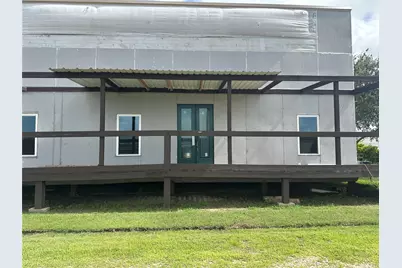 860 Wade Street, Clute, TX 77531 - Photo 2