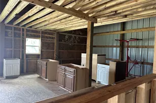 860 Wade St, Clute, TX 77531 - Photo 10