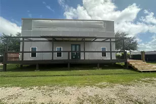 860 Wade St, Clute, TX 77531 - Photo 1