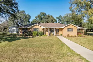 105 Alice St, Anahuac, TX 77514 - Photo 2