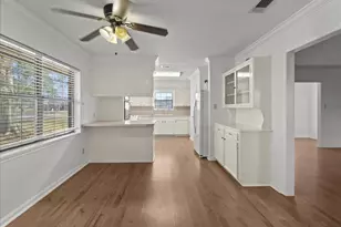 105 Alice St, Anahuac, TX 77514 - Photo 10
