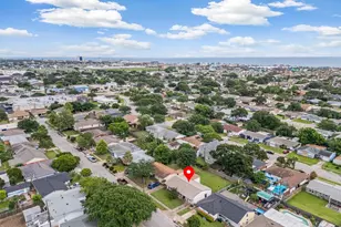 7113 Sycamore Dr, Galveston, TX 77551 - Photo 24