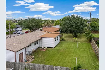 7113 Sycamore Drive, Galveston, TX 77551 - Photo 4