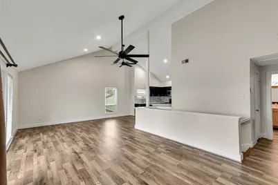 7 April Point Drive N, Conroe, TX 77356 - Photo 14