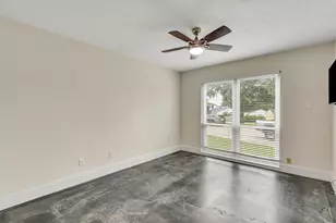 7 April Point Dr N, Conroe, TX 77356 - Photo 8