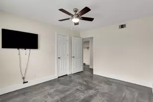 7 April Point Dr N, Conroe, TX 77356 - Photo 12