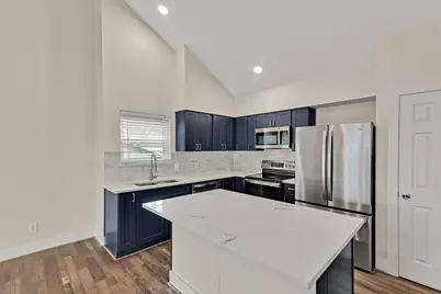 7 April Point Drive N, Conroe, TX 77356 - Photo 18