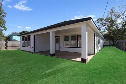 420 W Lobit Street, Baytown, TX 77520 - Photo 22