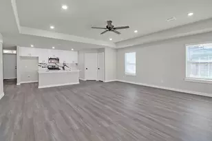 420 W Lobit St, Baytown, TX 77520 - Photo 8