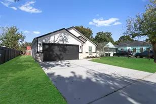 420 W Lobit St, Baytown, TX 77520 - Photo 26