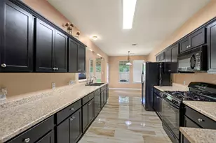 226 Persimmon Dr, Baytown, TX 77520 - Photo 10