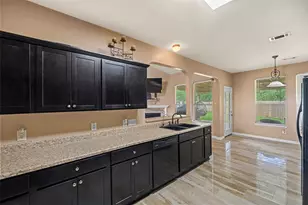 226 Persimmon Dr, Baytown, TX 77520 - Photo 12