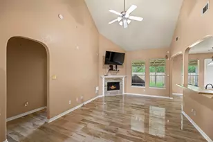 226 Persimmon Dr, Baytown, TX 77520 - Photo 8